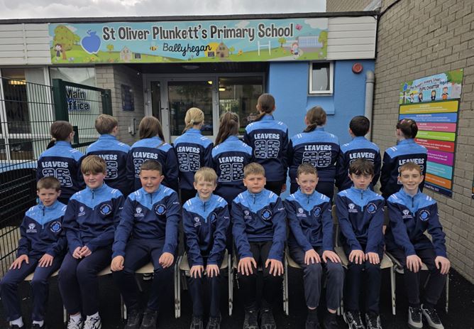 St Oliver Plunkett’s PS Receive Their P7 Leavers’ Hoodies