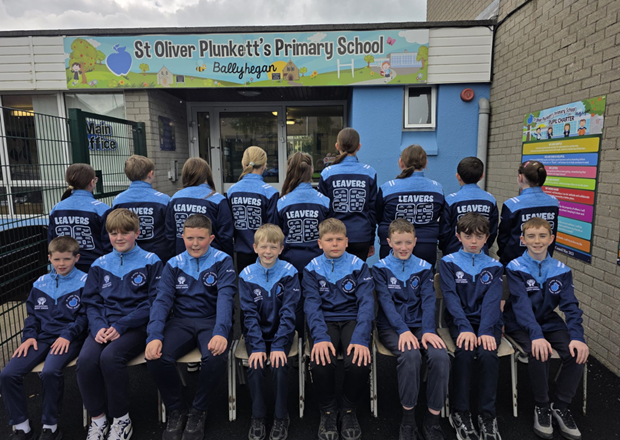 St Oliver Plunkett’s PS Receive Their P7 Leavers’ Hoodies